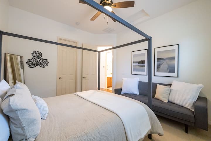 Chumba cha kulala cha 4 chenye kitanda cha malkia na cha mapacha