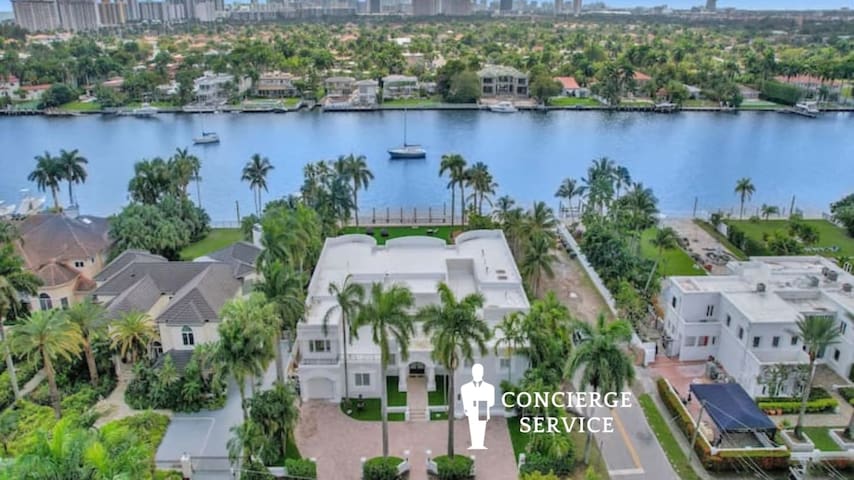 8500sf Intracoastal Mansion/Cinema/Dock/Pool gallery image 4