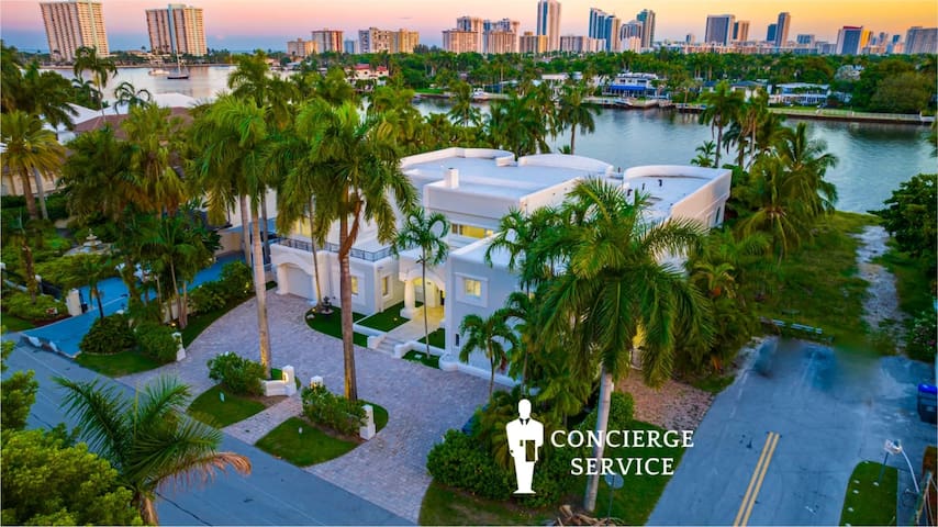 8500sf Intracoastal Mansion/Cinema/Dock/Pool