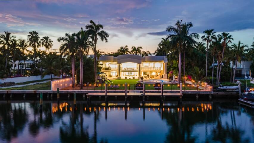 8500sf Intracoastal Mansion/Cinema/Dock/Pool gallery image 5