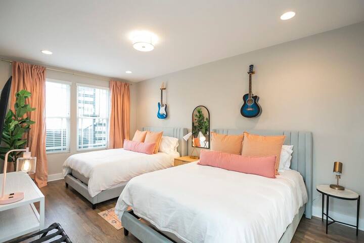 2 Townhomes w/Roof Decks + Grills gallery image 4