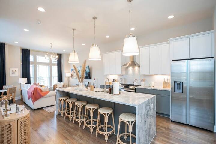 2 Townhomes w/Roof Decks + Grills gallery image 5