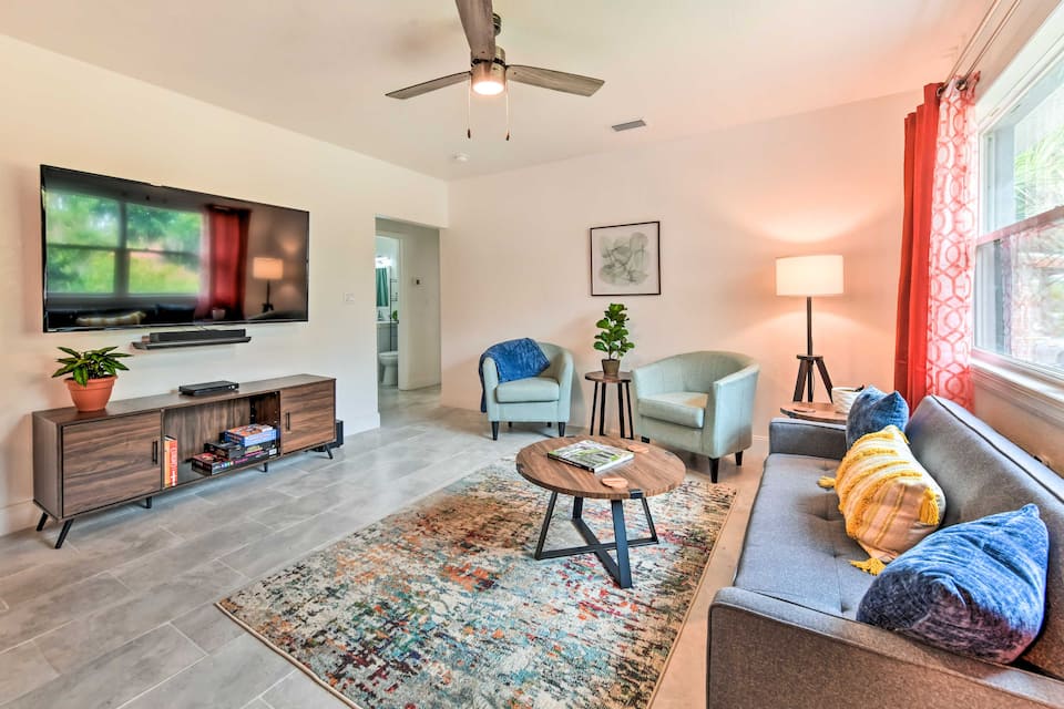 Bright, Pet-Friendly Retreat in Avon Park! — photo 1