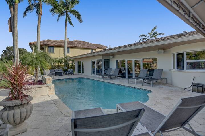 Palms by the Sea Villa gallery image 3