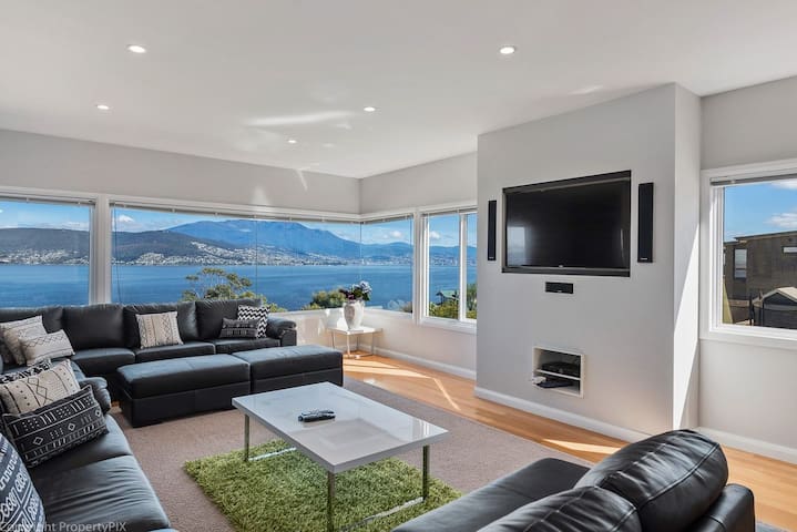 Oceana Escape panoramic views luxury and space