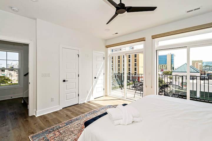 Ofrohen çarçafë dhe peshqirë të freskët.