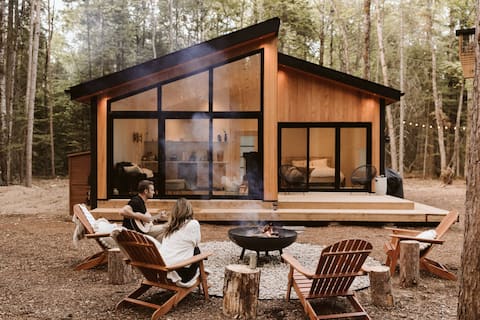 Cozy Cabin for 2 Nestled in the Pines (With Sauna)