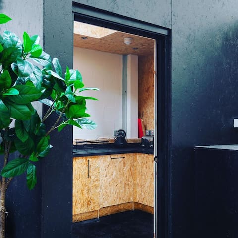 CoalShed – Exclusive Use – Sleep up to 16guests. gallery image 3