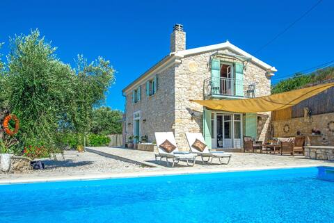 Villa siorra - holiday villa rental with  pool in