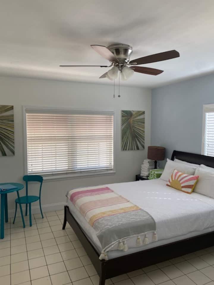 Studio Apt Steps To The Beach- Room M - Fort Lauderdale