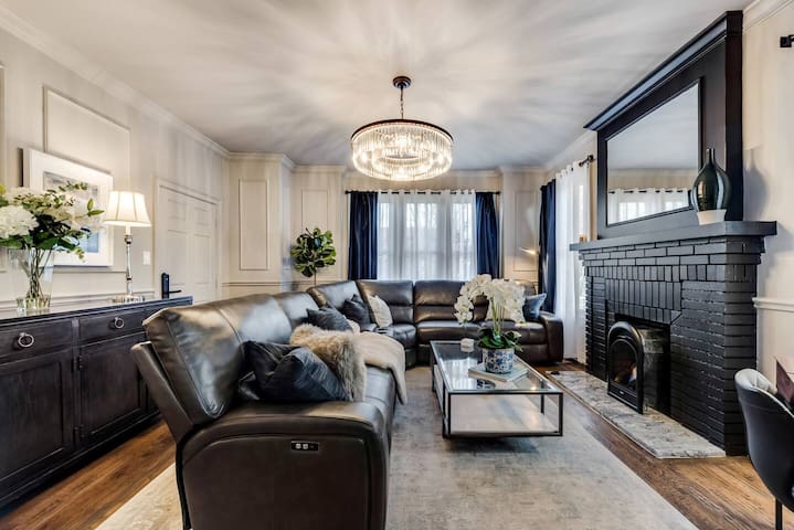 Executive 2 Bed | 2.5 Bath In Historic Dallas