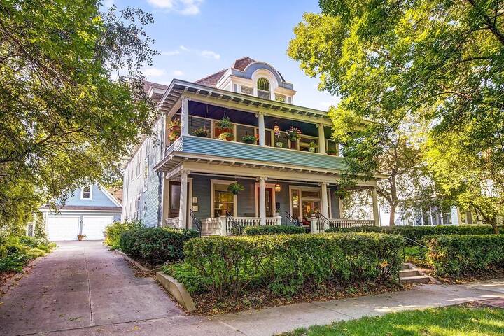 MINNeSTAY* The Fitzgerald | Vintage