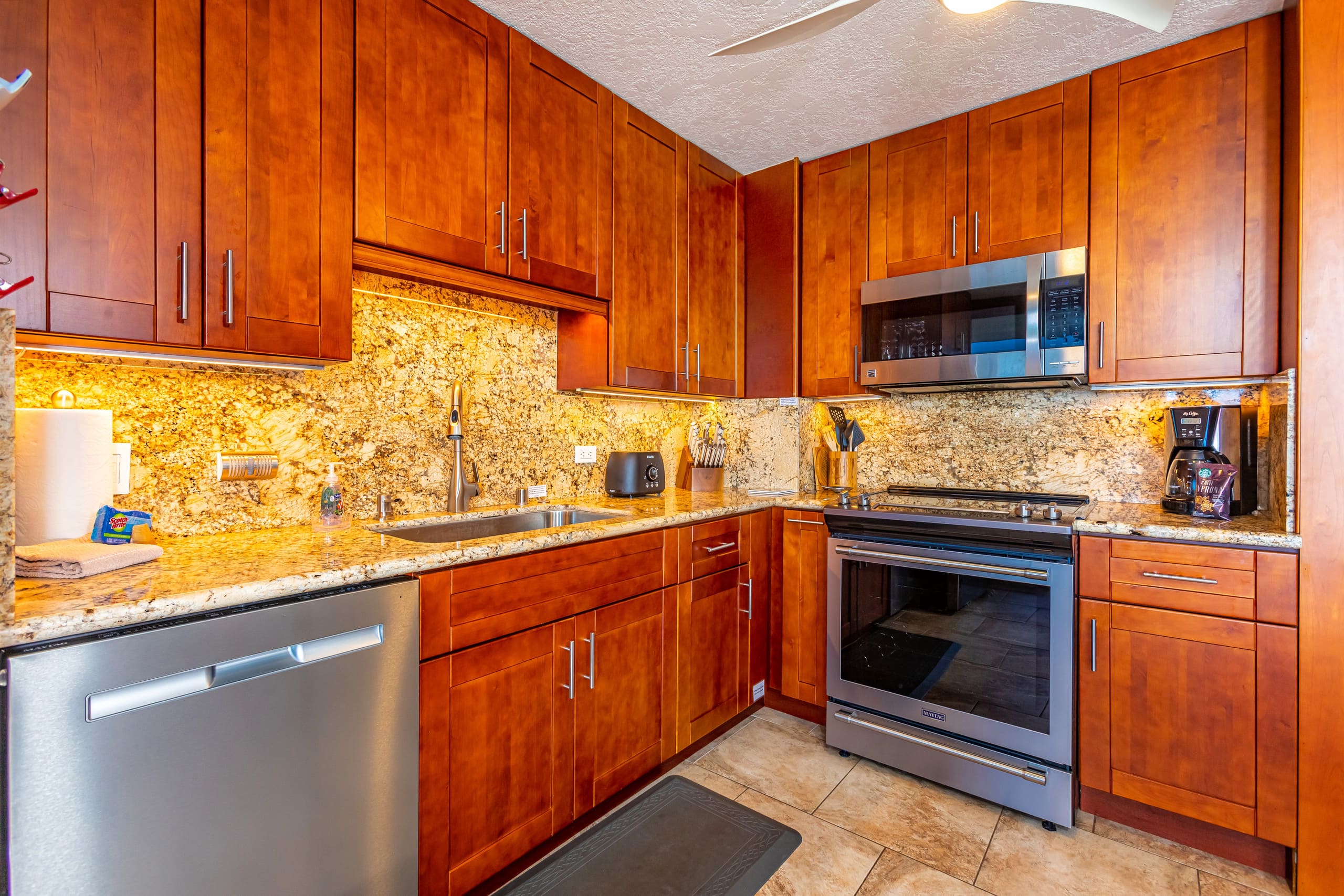 Condo in Kihei · ★4.75 · 2 bedrooms · 2 beds · 2 baths - Image 8