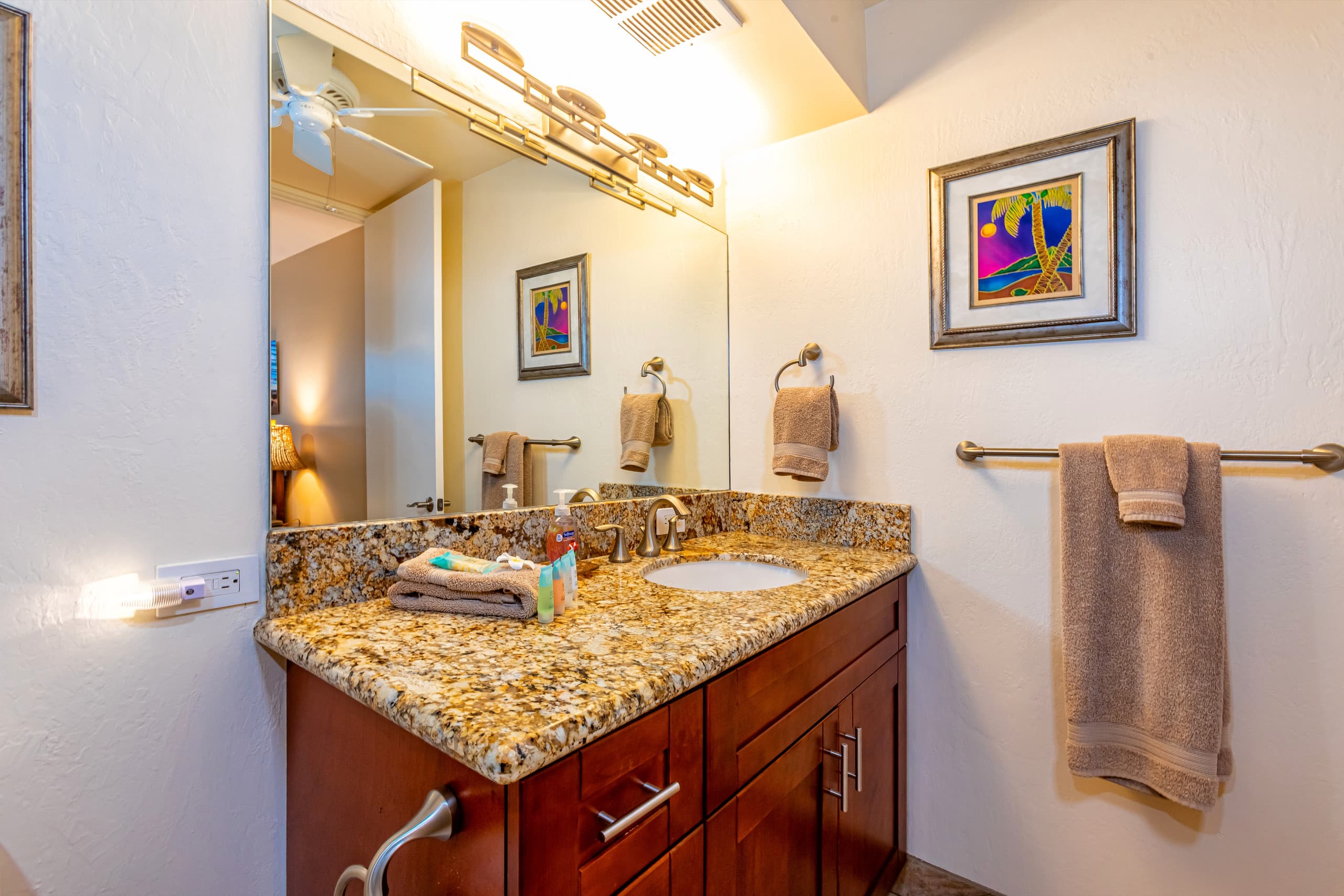 Condo in Kihei · ★4.75 · 2 bedrooms · 2 beds · 2 baths - Image 16