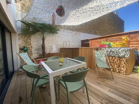Charentaise with pool 6-8 pers