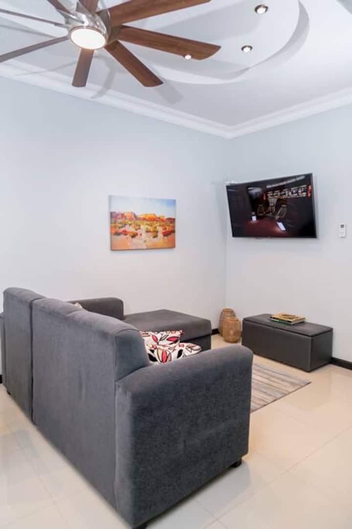 Cozy  2bd|2bth Serviced Apt W/pool_24/7 Security - Kingston