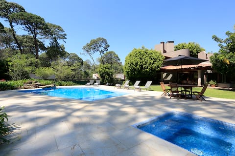 Casa Ficus, serviced Luxury Villa with pool&tennis