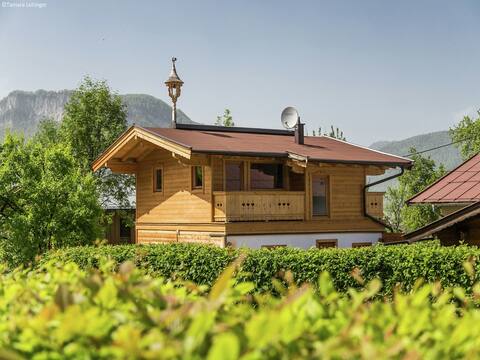 Chalet with ski-in & ski-out location & terrace