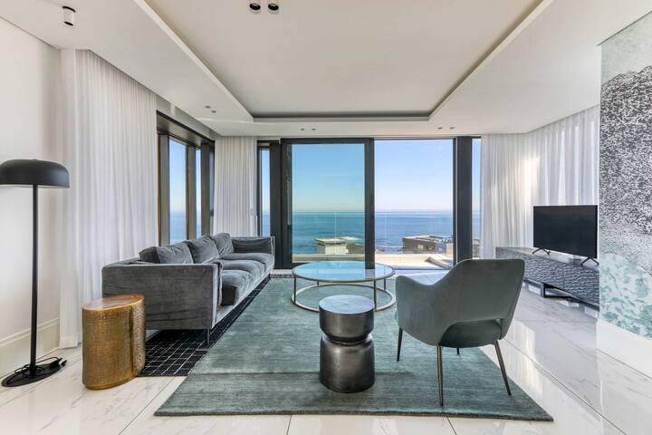 Bantry Bay Allure – Luxury Apt with the best views gallery image 5