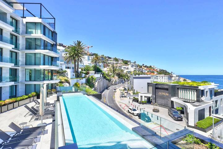 Bantry Bay Allure – Luxury Apt with the best views gallery image 3