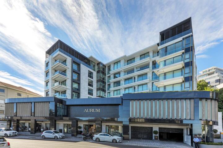 Bantry Bay Allure – Luxury Apt with the best views gallery image 2