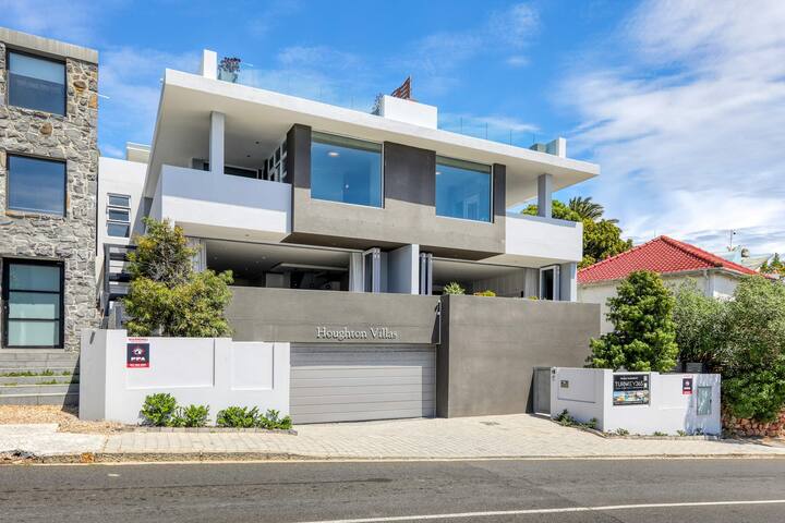 Houghton Villa Camps Bay – 5 min walk to beach gallery image 2