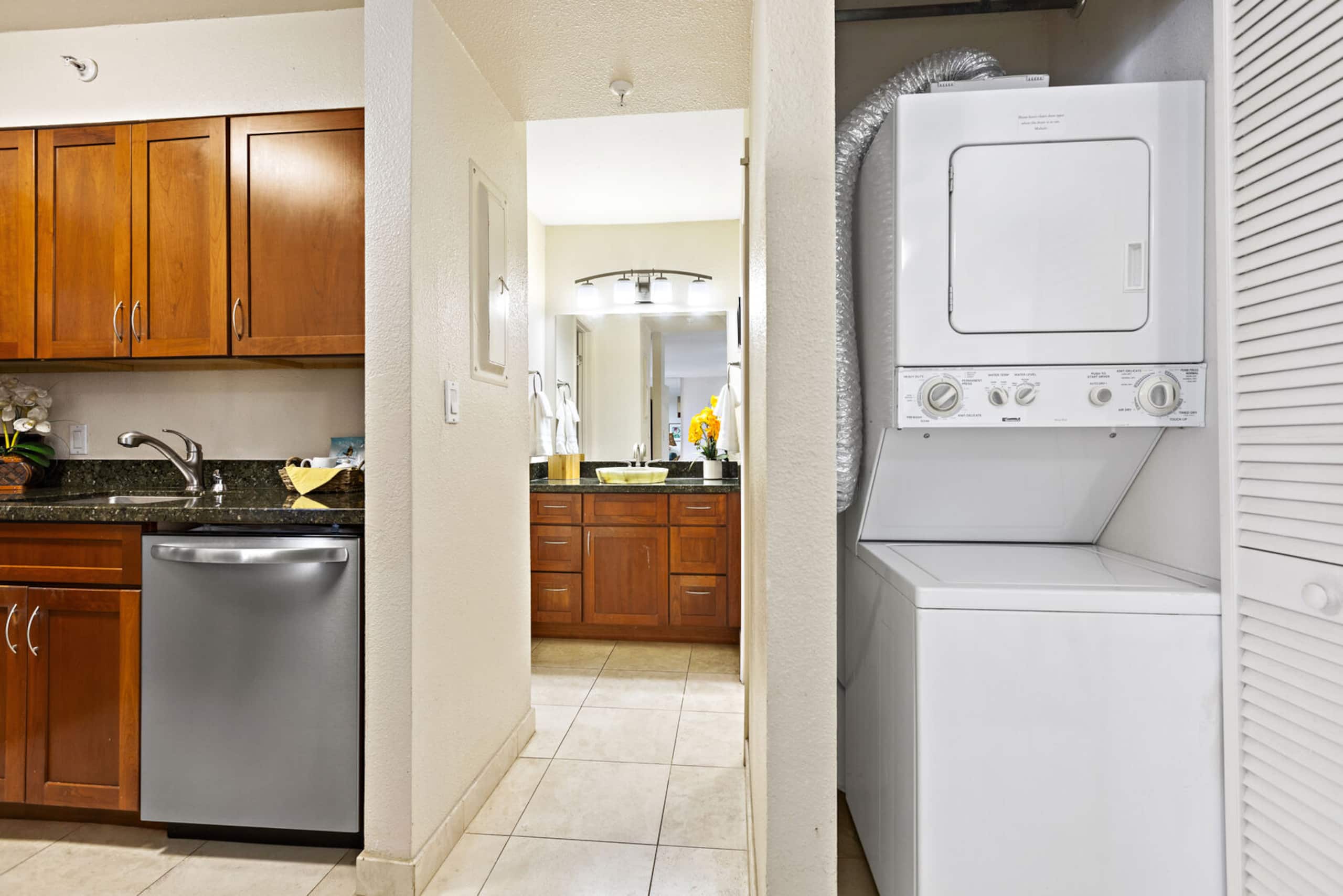 Condo in Lahaina · ★4.88 · 1 bedroom · 2 beds · 1 private bath - Image 14