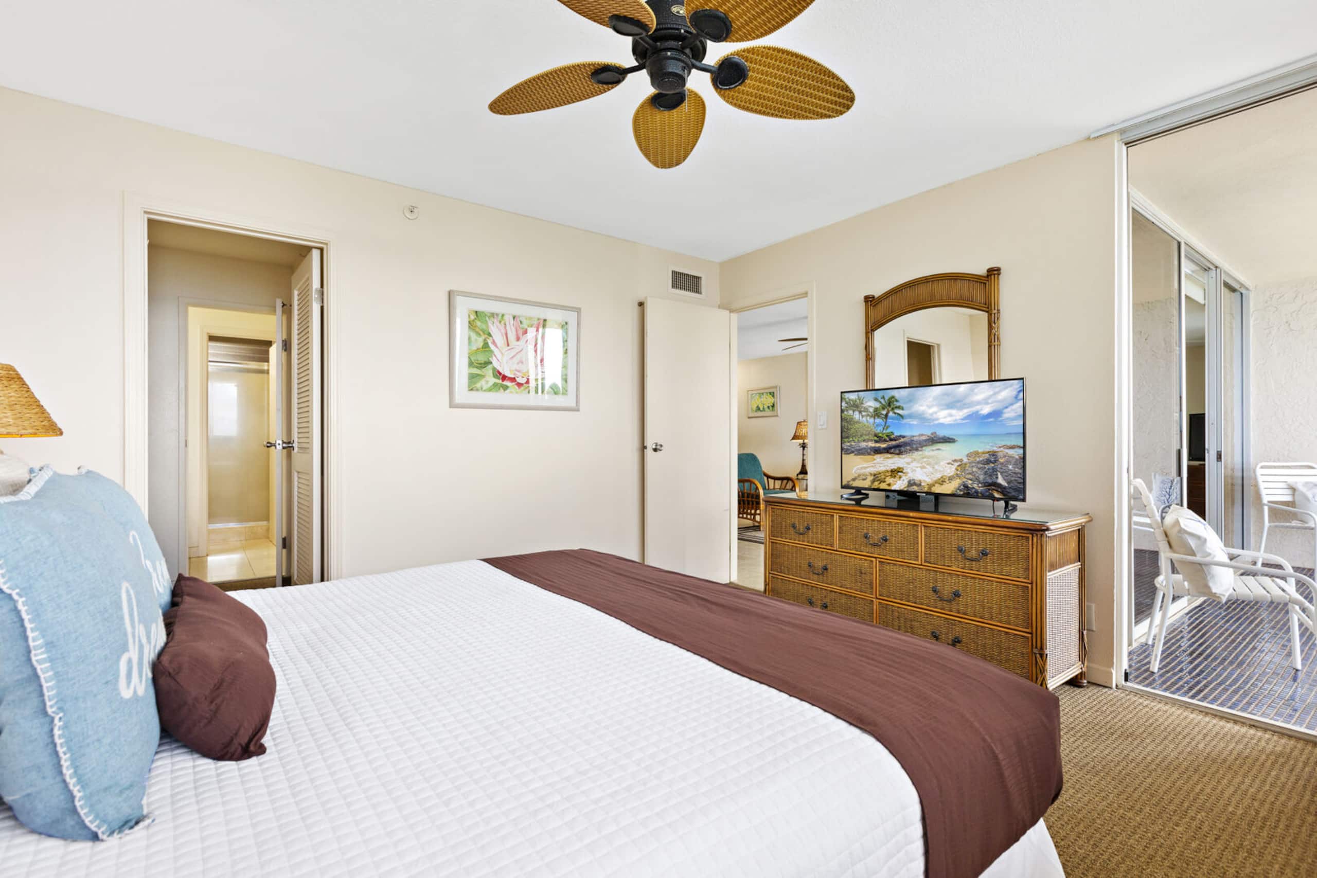 Condo in Lahaina · ★4.88 · 1 bedroom · 2 beds · 1 private bath - Image 20