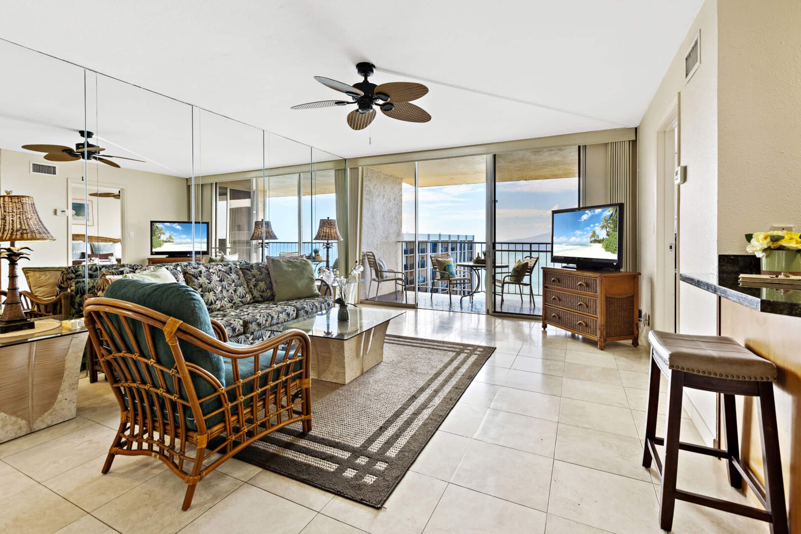Condo in Lahaina · ★4.88 · 1 bedroom · 2 beds · 1 private bath - Image 8