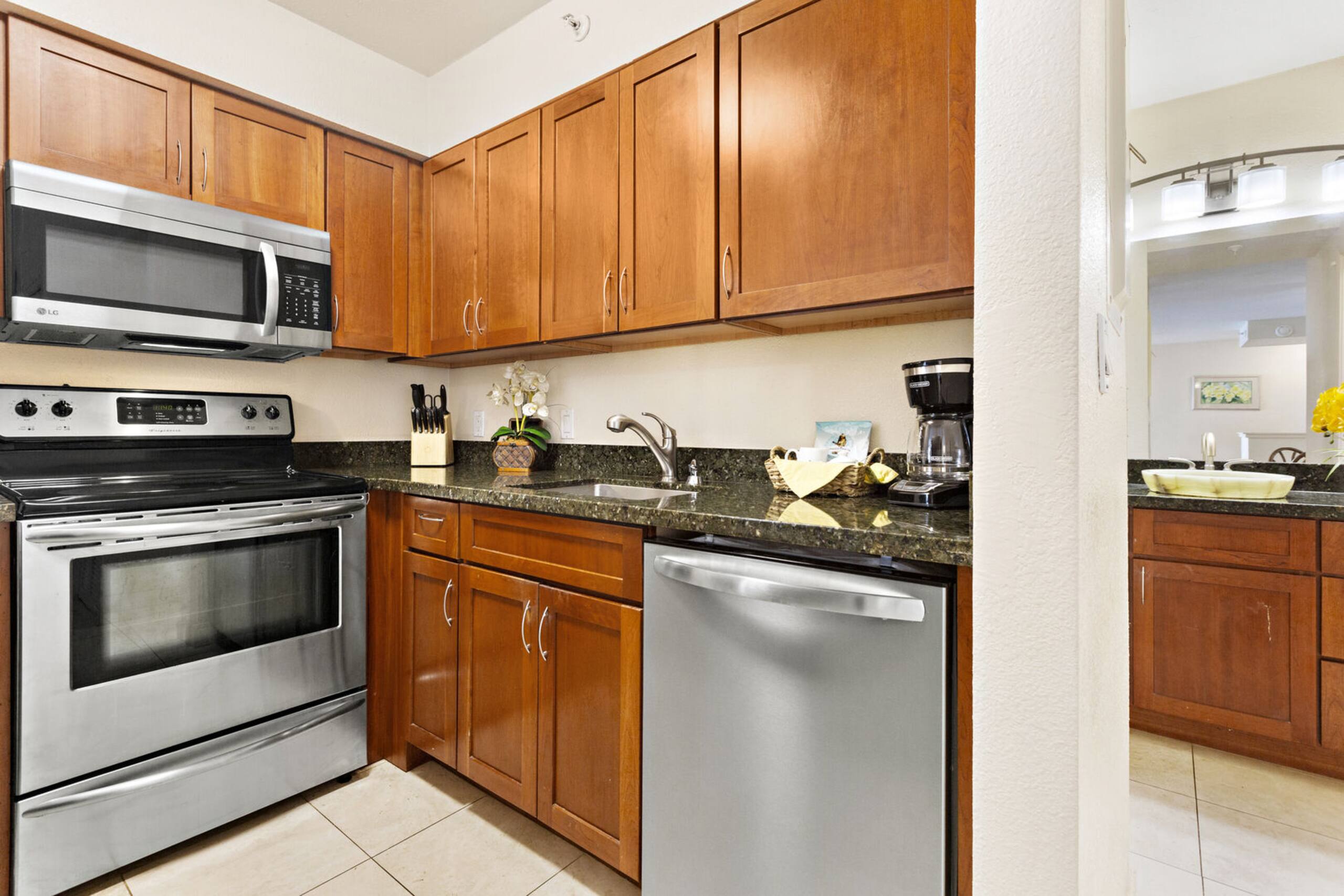 Condo in Lahaina · ★4.88 · 1 bedroom · 2 beds · 1 private bath - Image 13