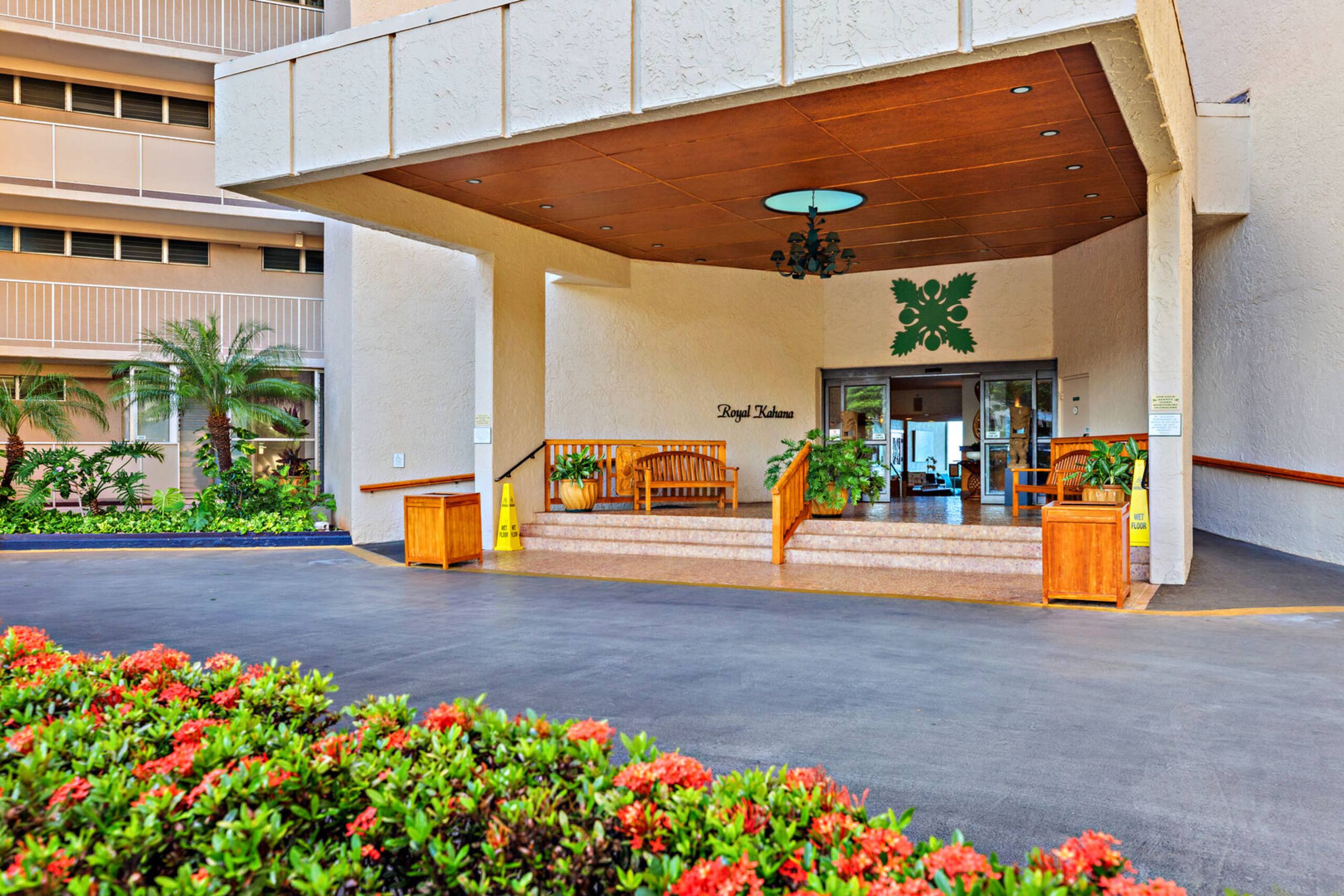 Condo in Lahaina · ★4.88 · 1 bedroom · 2 beds · 1 private bath - Image 32