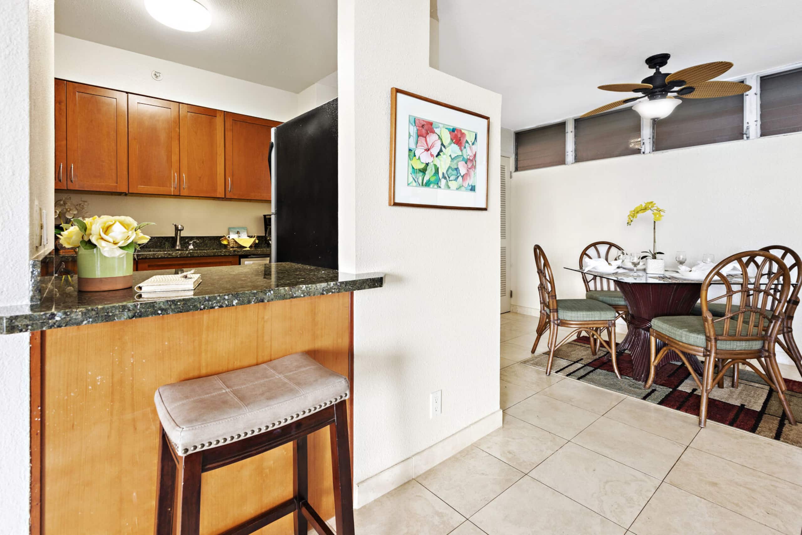 Condo in Lahaina · ★4.88 · 1 bedroom · 2 beds · 1 private bath - Image 10