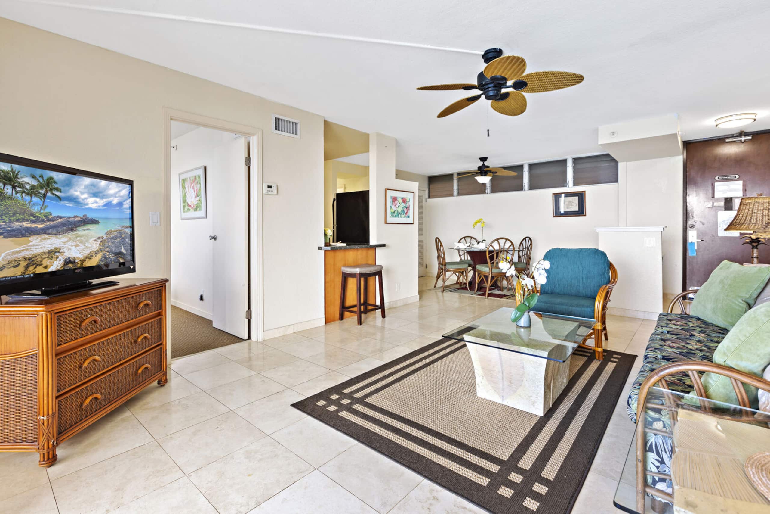 Condo in Lahaina · ★4.88 · 1 bedroom · 2 beds · 1 private bath - Image 6