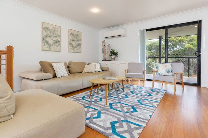 Ocean Breeze on Cooper – 5mins to Boomerang Beach gallery image 4