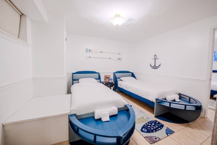 ห้องนอนเด็กชั้นล่าง