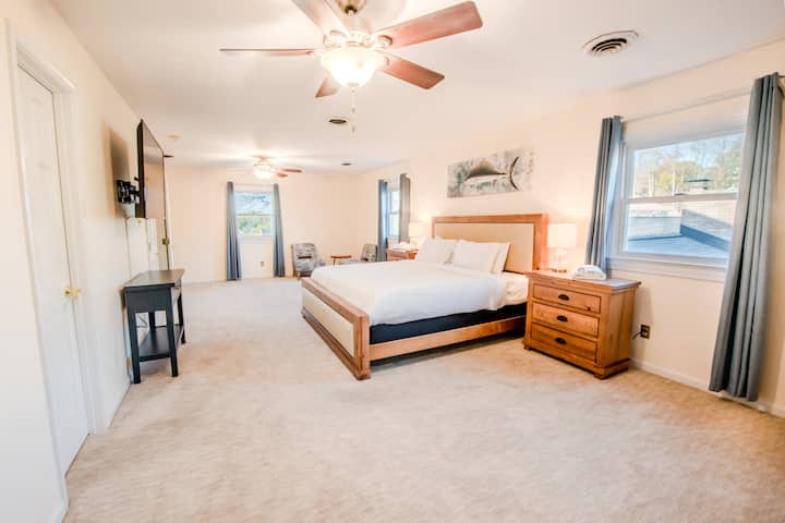 ห้องนอนหลักชั้นบน