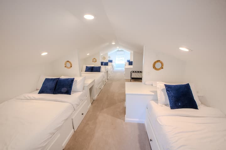 ห้องสองชั้นใหม่เหนืออาร์เคด!