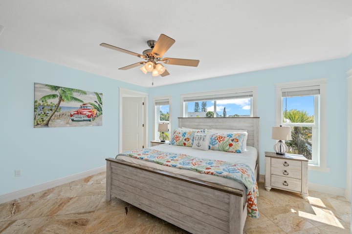 Dhoma e gjumit dy, kati i tretë - Krevat dopio "king" me banjë brenda ambientit