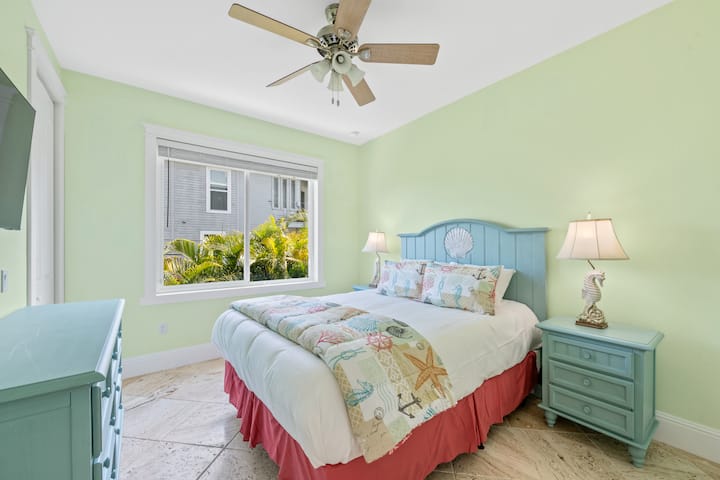 Dhoma e gjumit pesë, kati i dytë - Krevat dopio "Queen"