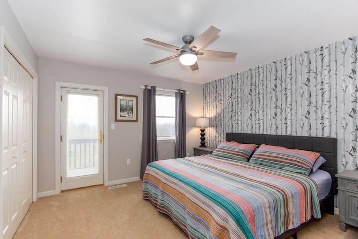 楼上业主套房，带步行阳台