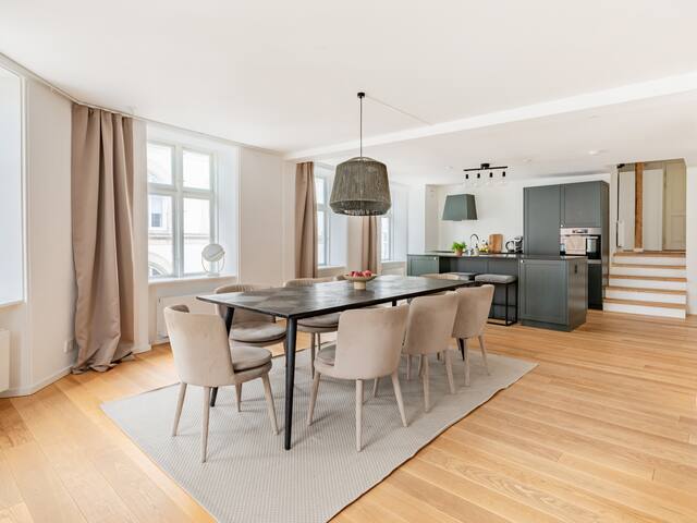 Sanders Regent – Popular 3-Bdr Apt with Balcony gallery image 5