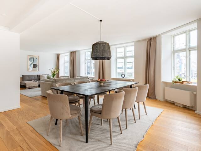 Sanders Regent – Popular 3-Bdr Apt with Balcony gallery image 4