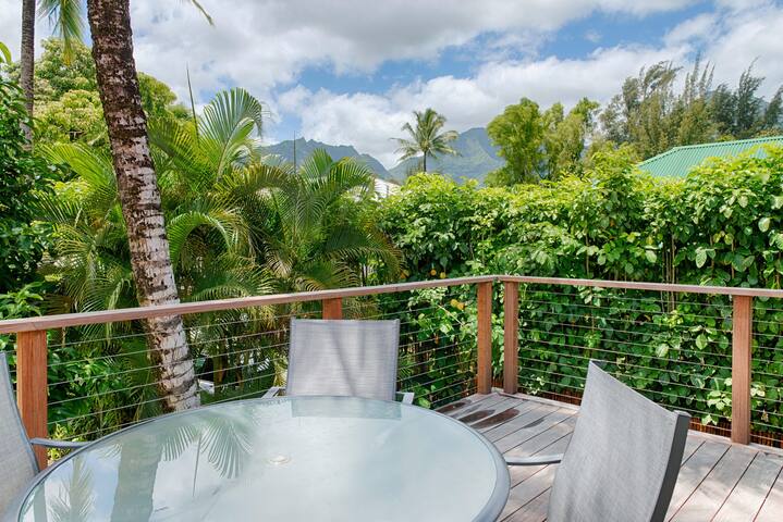 Sunny Hanalei home, steps from beach and town. gallery image 5