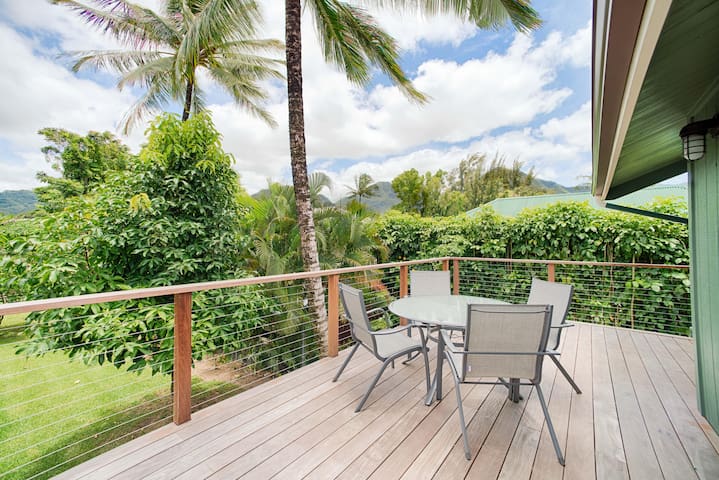 Sunny Hanalei home, steps from beach and town. gallery image 4