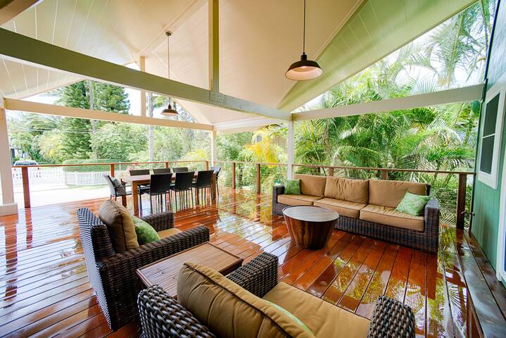 Sunny Hanalei home, steps from beach and town. gallery image 3
