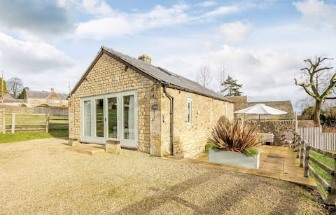 One bedroom Cotswold stone cottage - Oxbow Cottage