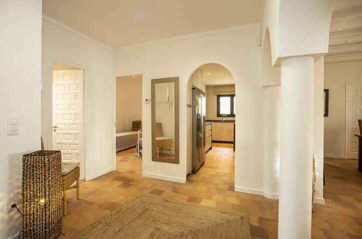 Fantastic villa on the canal with 5 bedrooms, swim gallery image 5