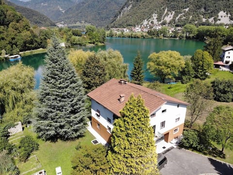 Vila Labod, unique villa at the lake.