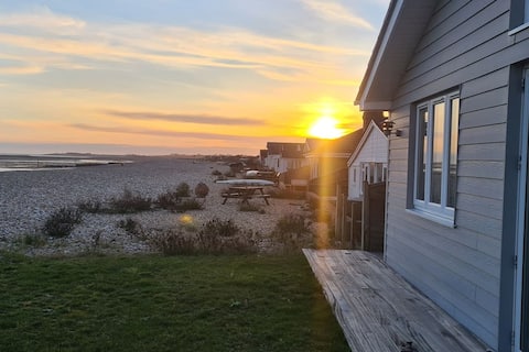 Wow I'm living on the beach. Luxury 4 bed sleeps 8