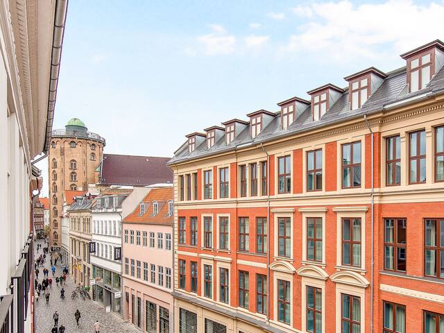 Sanders Leaves – Pleasant 4-Bdr Apt with City View gallery image 2